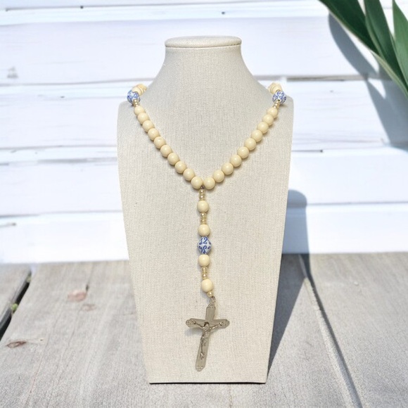 🍭5 for $20🍭 Faux Pearl Acrylic Ceramic Porcelain beaded Cross Rosary Necklace CC - Picture 1 of 8